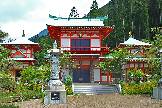 金鳶殿 Kinen den